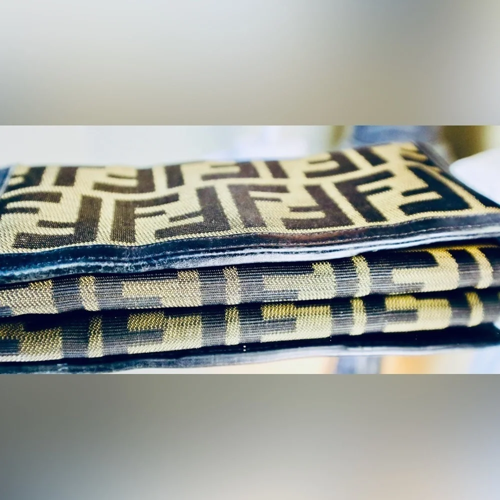 Authentic VTG Fendi Wallet Iconic FF Zucca Print